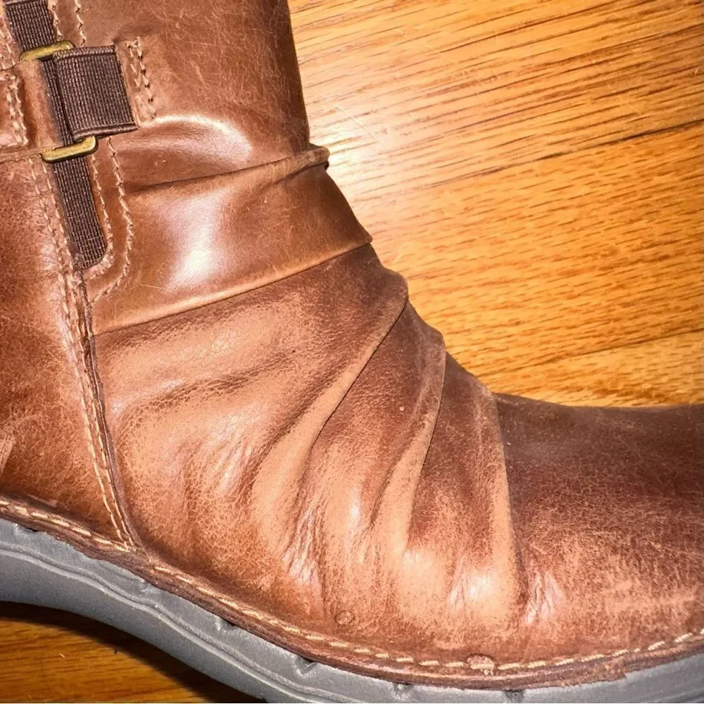 ✨ Clark’s brown leather slip on bootie, side zipper sz 8.